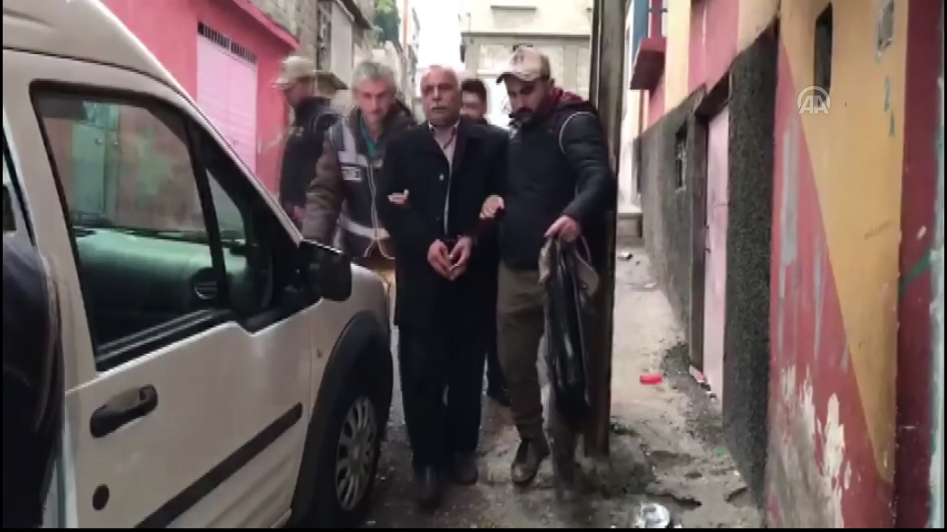 Li Tirkiyê 8 endam û rêveberên HDPyê bi tometa bangeşeya PKKê hatin zîndanîkirin